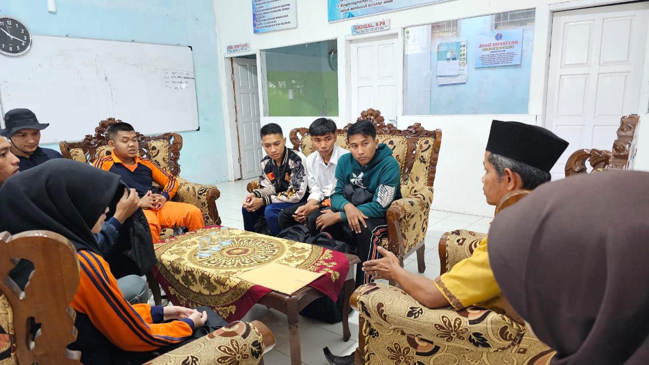 Guru Yang Baik dalam mendidik karakter anak